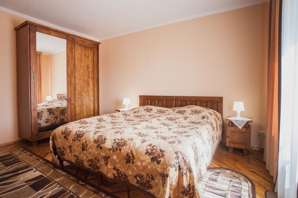 Saxony Dim Apartment Chernivtsi Exterior photo